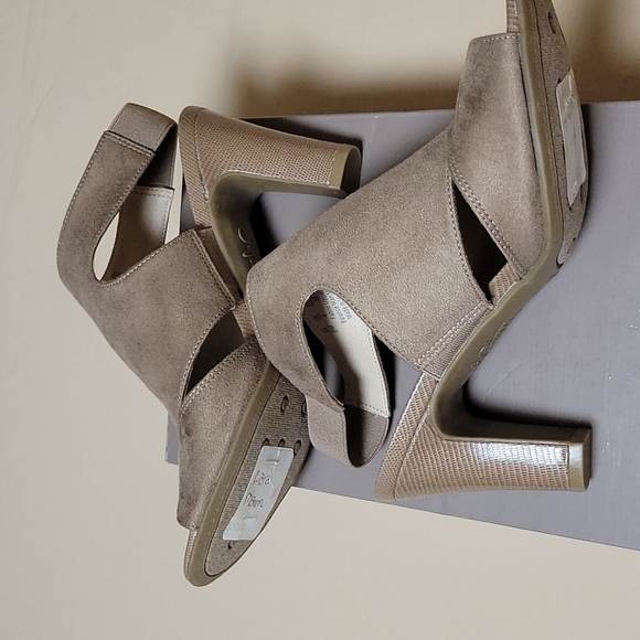 Open toe heels - Picture 3 of 4